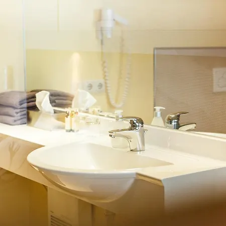 Hotel Hotel Salzburg Airport 4*