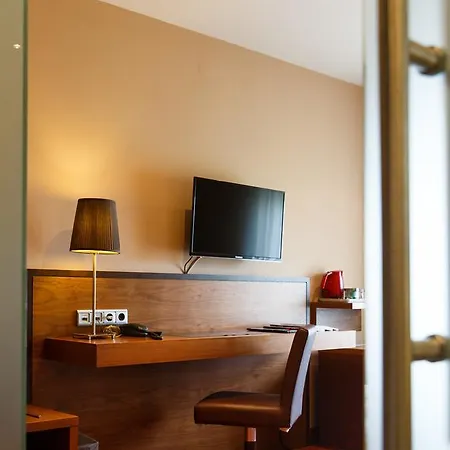 Hotel Salzburg Airport Hotel 4*