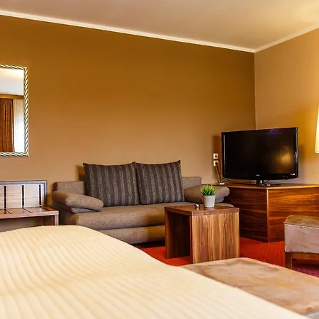 Hotel Salzburg Airport 4*